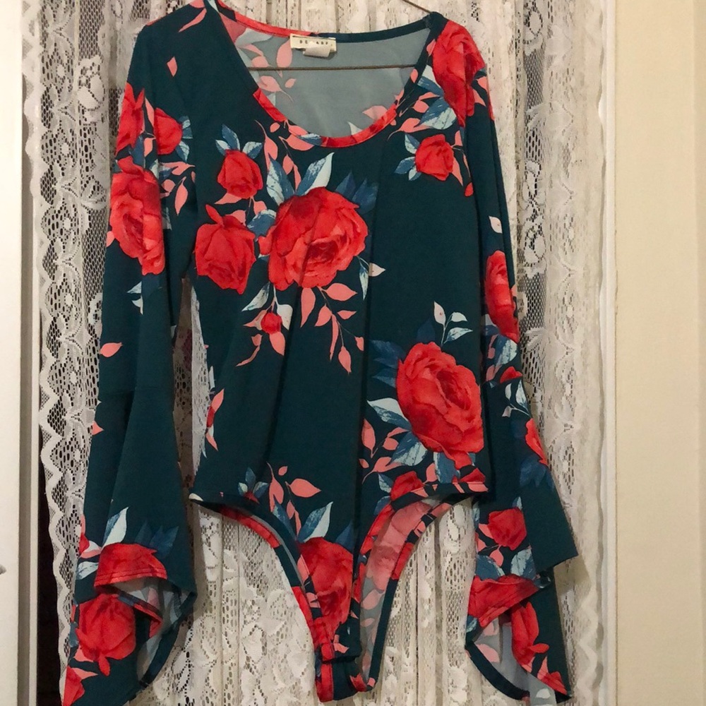 A green&red long sleeve one piece!!